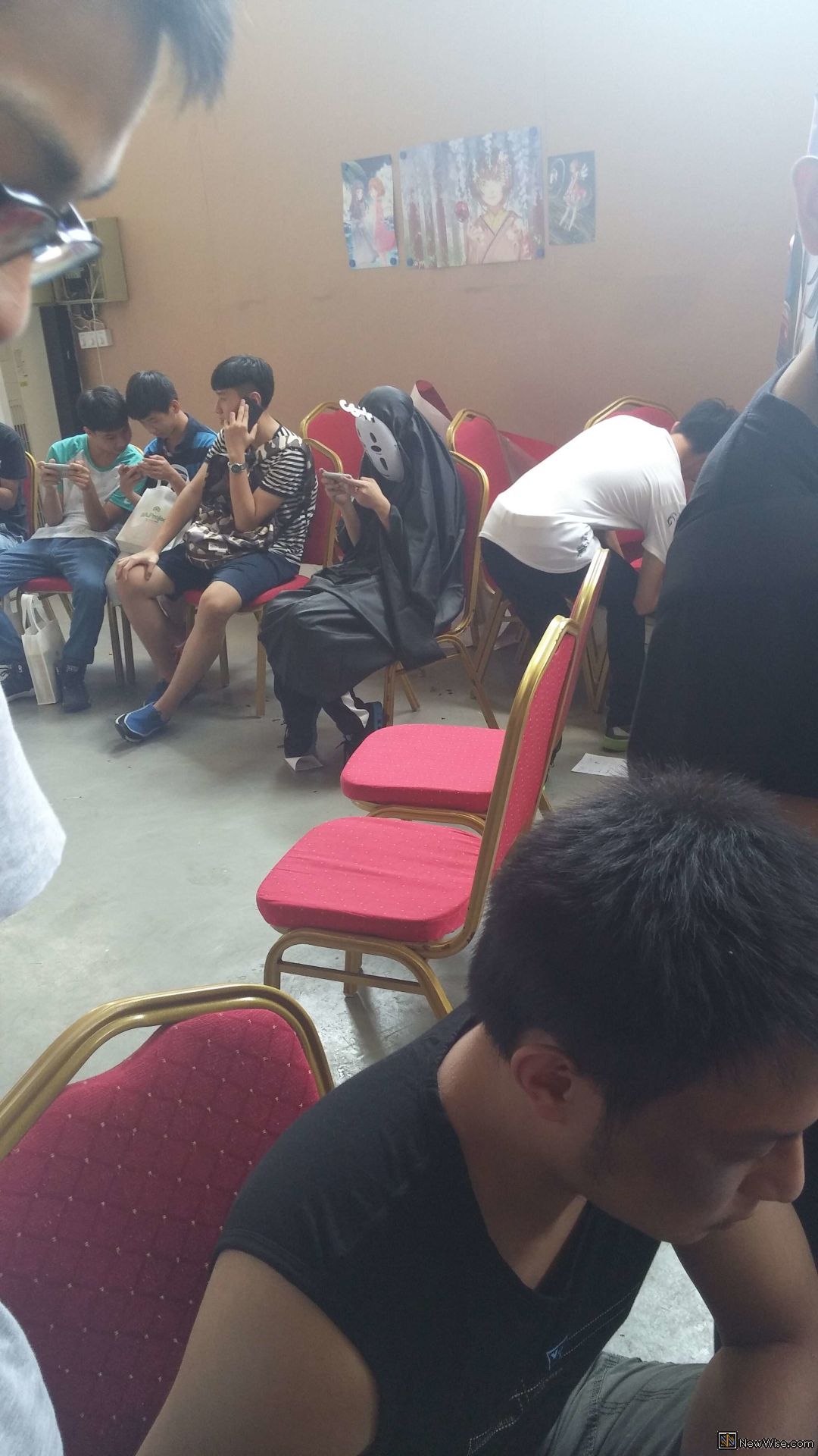 休息区的...