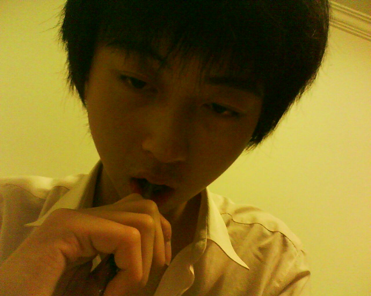 咬笔杆.jpg